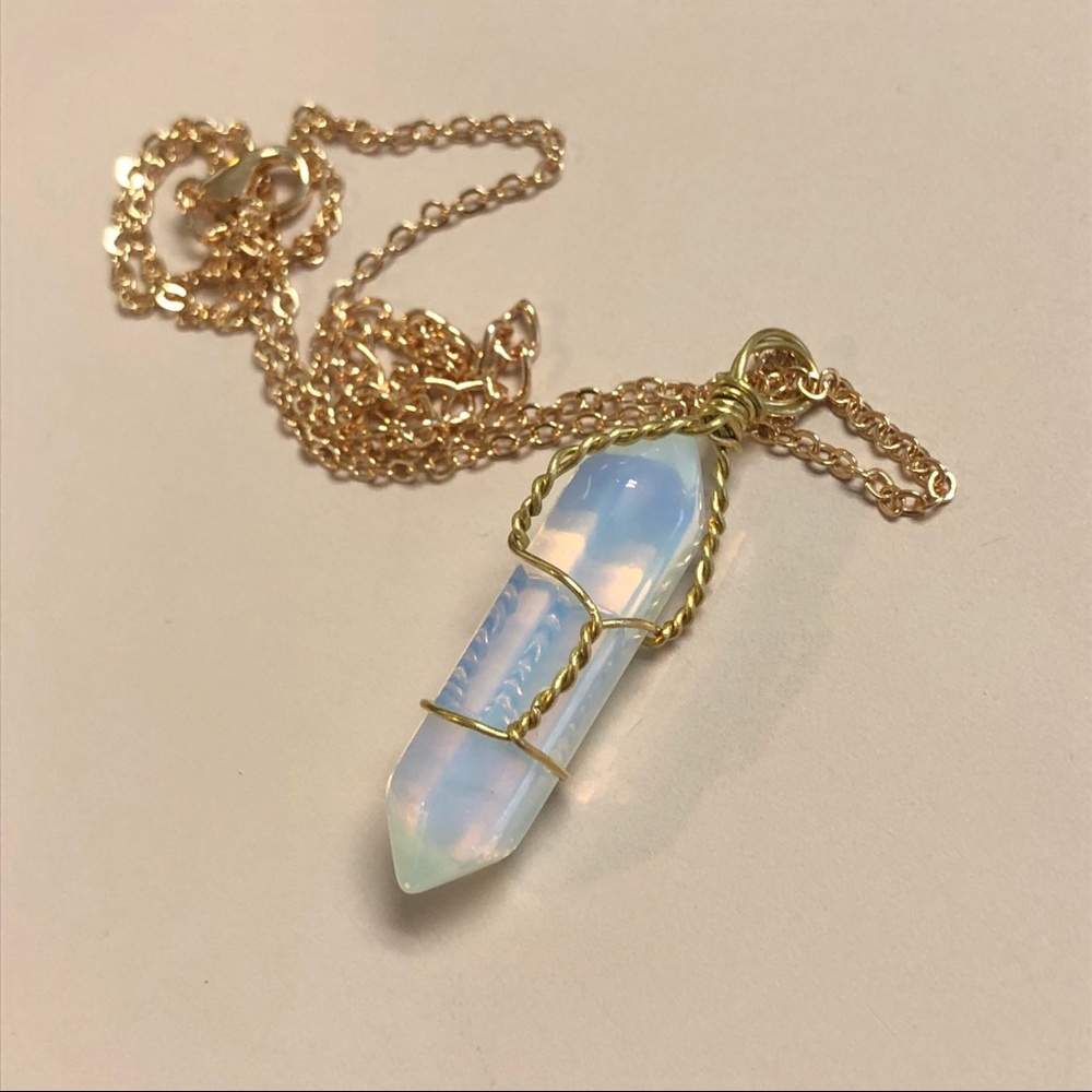 💙Natural Quarts Gemstone Pendant